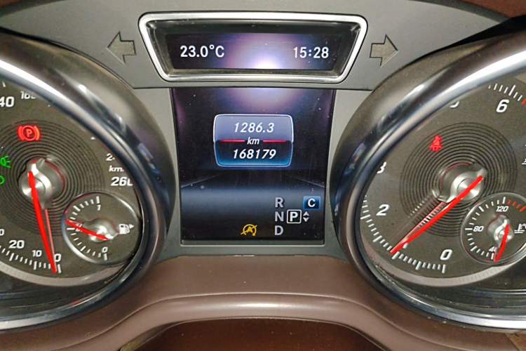 Used Mercedes-Benz GLE 2018 GLE 320 4MATIC Dynamic Edition Collector's Edition Odometer Close Up