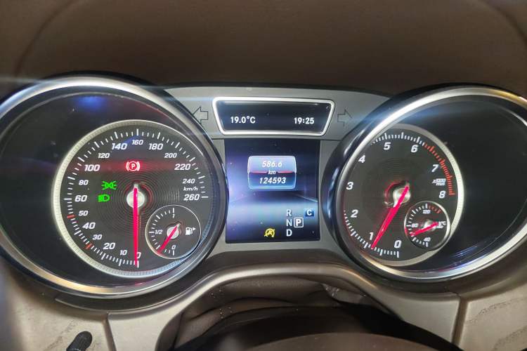 Used Mercedes-Benz GLE 2018 GLE 400 4MATIC Exclusive Edition Odometer Close Up
