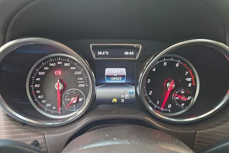 Used Mercedes-Benz GLE 2018 GLE 320 4MATIC Luxury Collection Edition Odometer Close Up