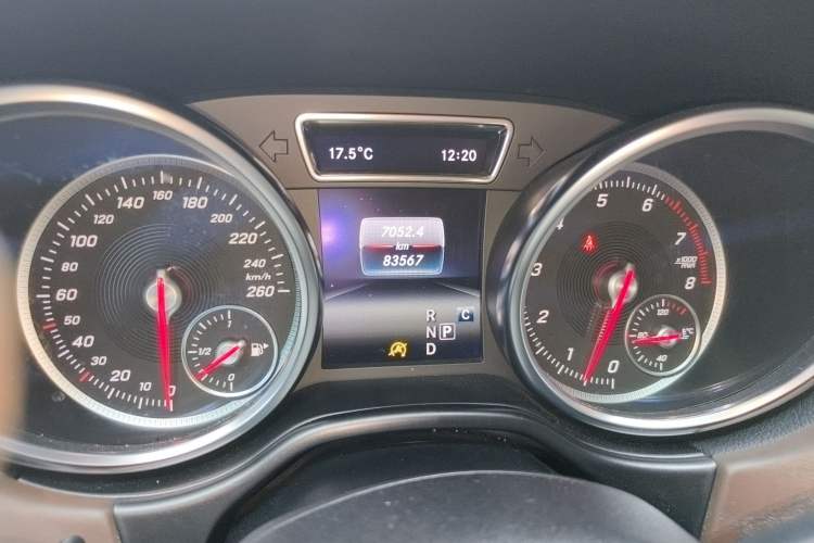 Used Mercedes-Benz GLE 2018 GLE 320 4MATIC Luxury Collection Edition Odometer Close Up