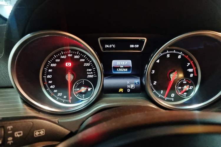Used Mercedes-Benz GLE 2018 GLE 320 4MATIC Dynamic Edition Collector's Edition Odometer Close Up