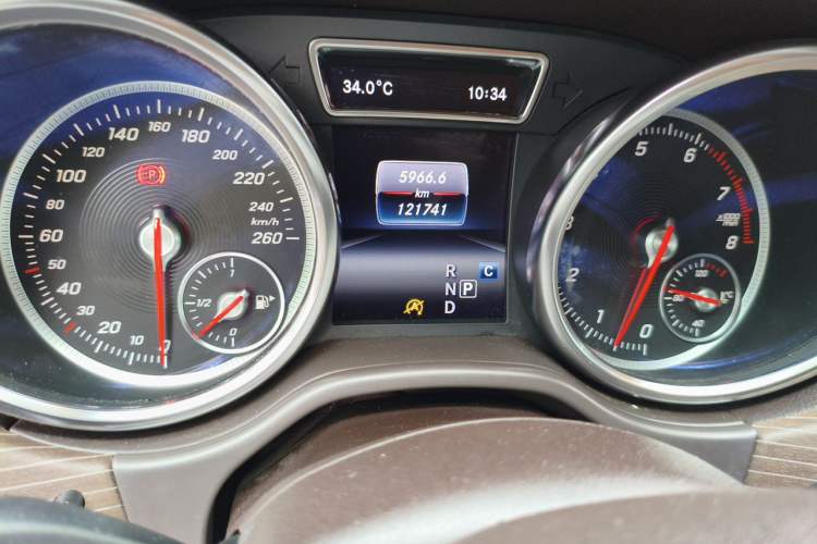 Used Mercedes-Benz GLE 2018 GLE 320 4MATIC Dynamic Edition Collector's Edition Odometer Close Up