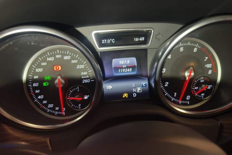 Used Mercedes-Benz GLE 2018 GLE 320 4MATIC Dynamic Edition Collector's Edition Odometer Close Up