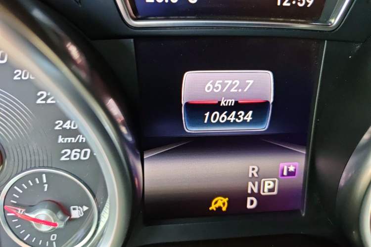 Used Mercedes-Benz GLE 2018 GLE 320 4MATIC Luxury Collection Edition Odometer Close Up