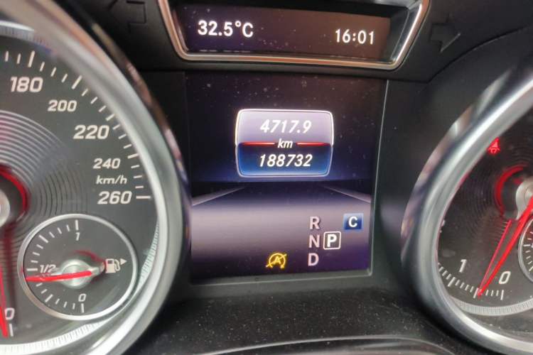 Used Mercedes-Benz GLE 2018 GLE 400 4MATIC Exclusive Edition Odometer Close Up