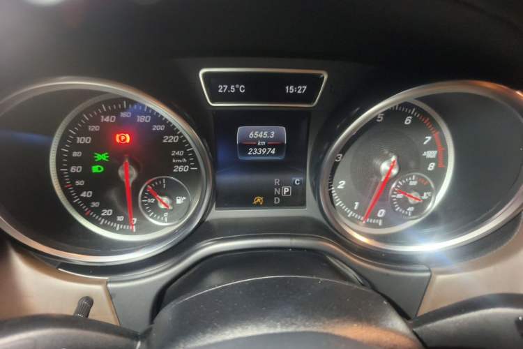 Used Mercedes-Benz GLE 2018 GLE 320 4MATIC Dynamic Edition Collector's Edition Odometer Close Up