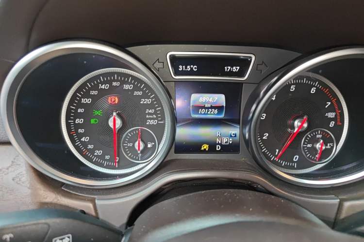 Used Mercedes-Benz GLE  Odometer Close Up