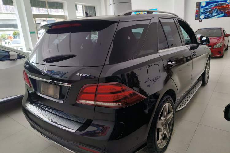 Used Mercedes-Benz GLE 2018 GLE 400 4MATIC Exclusive Edition Rear Right 45 Deg