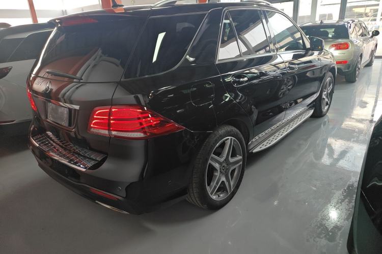 Used Mercedes-Benz GLE 2018 GLE 400 4MATIC Exclusive Edition Rear Right 45 Deg