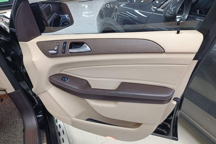 Used Mercedes-Benz GLE 2018 GLE 320 4MATIC Dynamic Edition Collector's Edition Right Front Door Interior