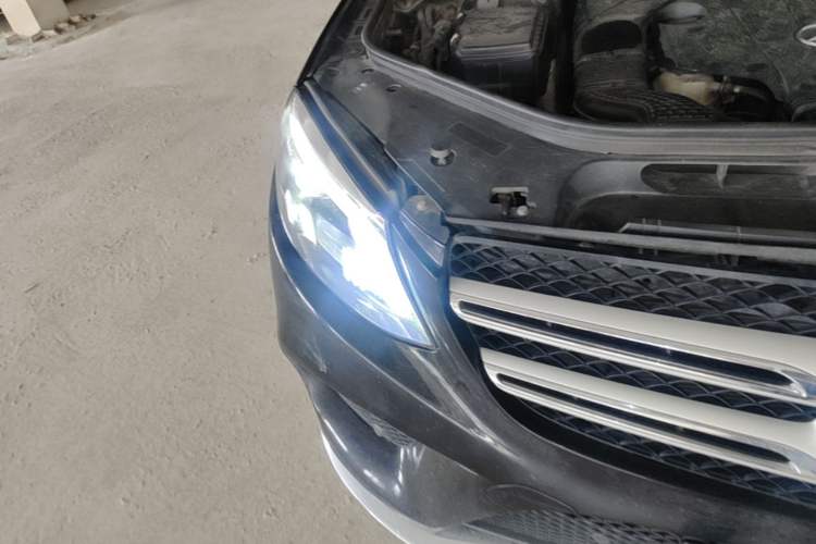 Used Mercedes-Benz GLE 2018 GLE 320 4MATIC Luxury Collection Edition Right Front Headlight