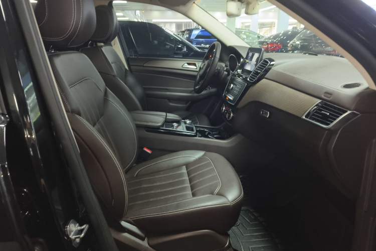 Used Mercedes-Benz GLE 2018 GLE 320 4MATIC Dynamic Edition Collector's Edition Right Front Seat