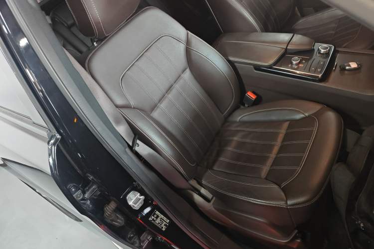 Used Mercedes-Benz GLE 2018 GLE 400 4MATIC Exclusive Edition Right Front Seat