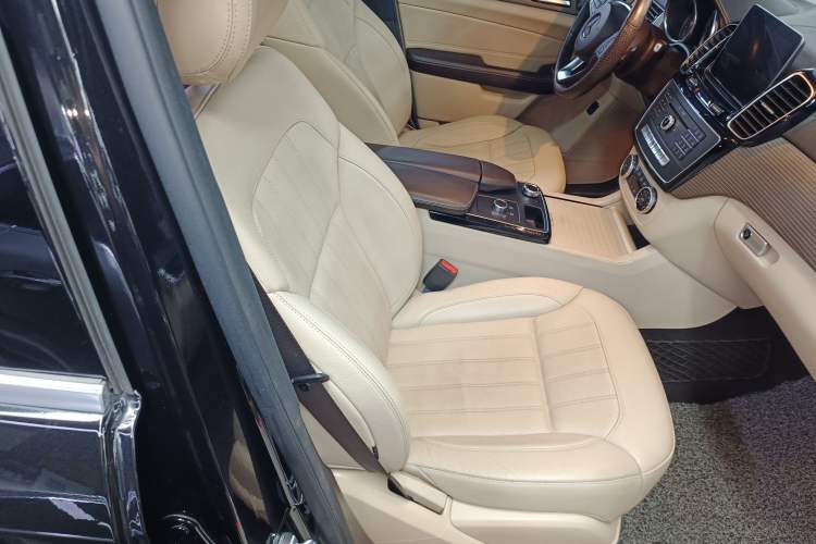 Used Mercedes-Benz GLE 2018 GLE 320 4MATIC Dynamic Edition Collector's Edition Right Front Seat
