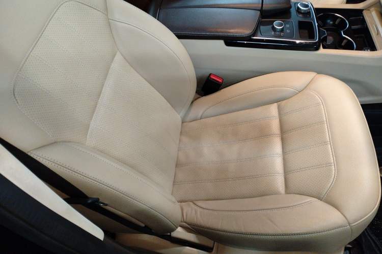 Used Mercedes-Benz GLE 2018 GLE 320 4MATIC Dynamic Edition Collector's Edition Right Front Seat