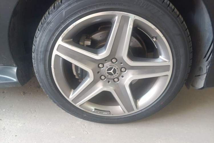 Used Mercedes-Benz GLE 2018 GLE 400 4MATIC Exclusive Edition Right Front Wheel Hub