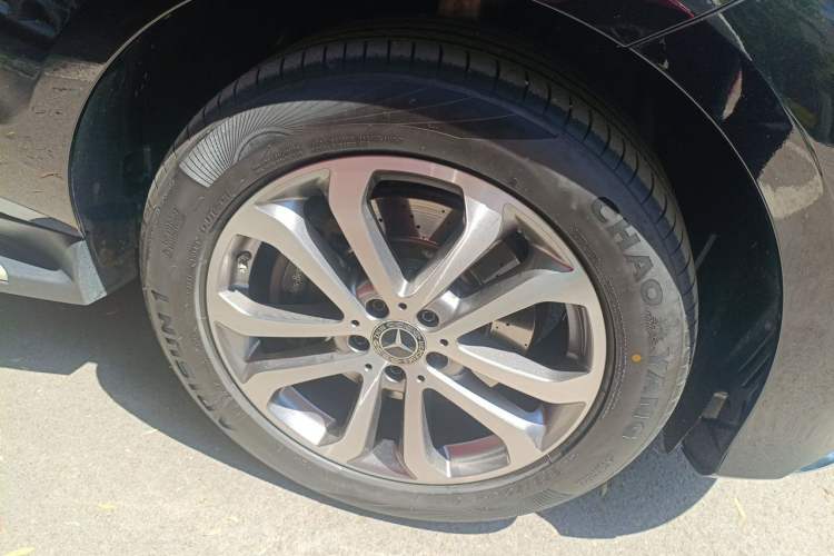 Used Mercedes-Benz GLE 2018 GLE 320 4MATIC Dynamic Edition Collector's Edition Right Front Wheel Hub