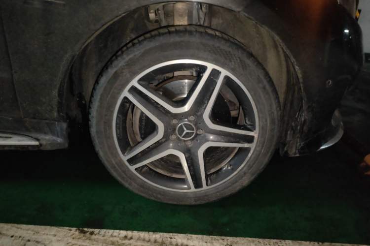 Used Mercedes-Benz GLE  Right Front Wheel Hub