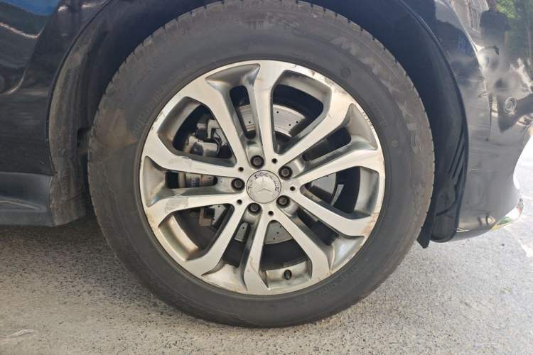 Used Mercedes-Benz GLE 2018 GLE 300 d 4MATIC Right Front Wheel Hub