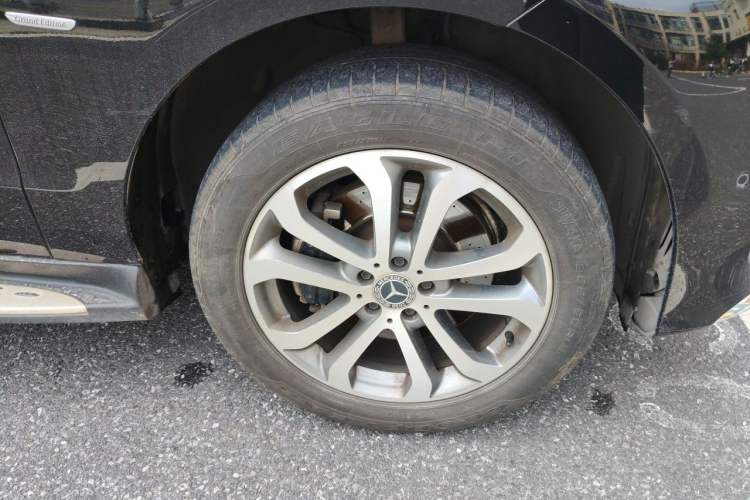 Used Mercedes-Benz GLE 2018 GLE 320 4MATIC Dynamic Edition Collector's Edition Right Front Wheel Hub