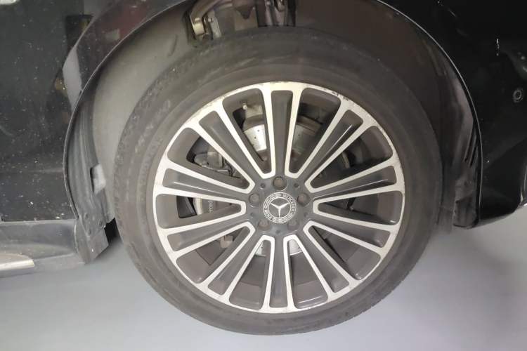 Used Mercedes-Benz GLE 2018 GLE 400 4MATIC Exclusive Edition Right Front Wheel Hub