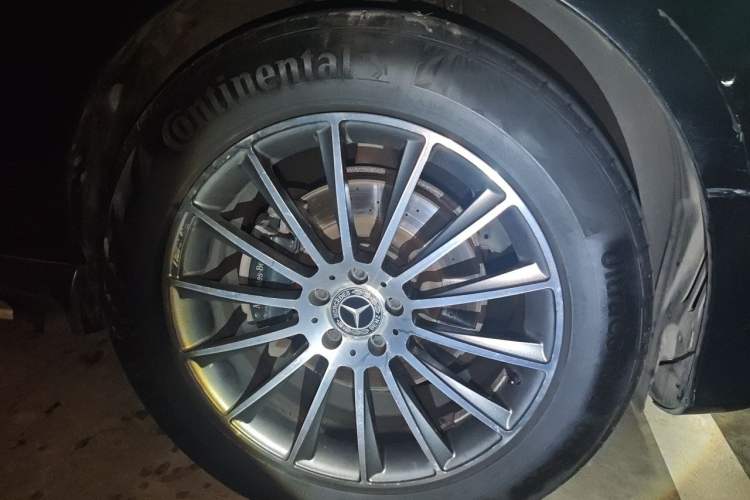 Used Mercedes-Benz GLE 2018 GLE 320 4MATIC Dynamic Edition Collector's Edition Right Front Wheel Hub