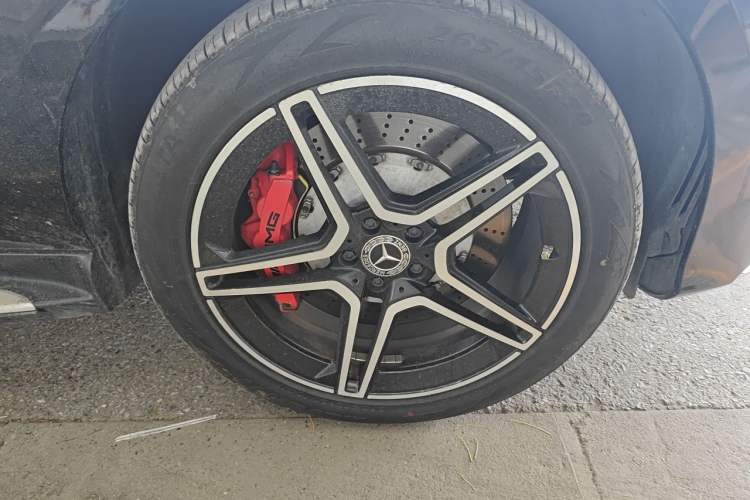 Used Mercedes-Benz GLE 2018 GLE 400 4MATIC Exclusive Edition Right Front Wheel Hub