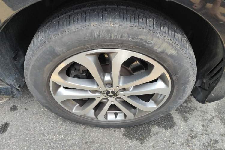 Used Mercedes-Benz GLE 2018 GLE 320 4MATIC Dynamic Edition Collector's Edition Right Front Wheel Hub