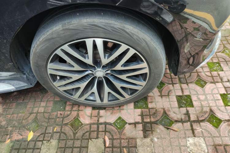 Used Mercedes-Benz GLE 2018 GLE 400 4MATIC Exclusive Edition Right Front Wheel Hub