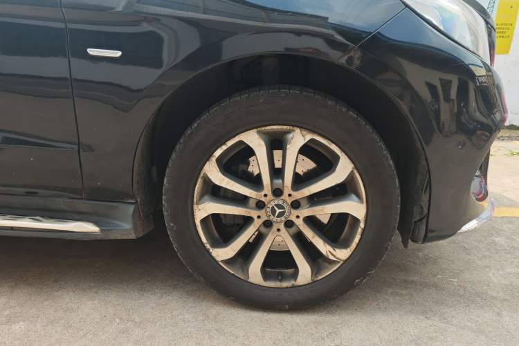 Used Mercedes-Benz GLE 2018 GLE 320 4MATIC Dynamic Edition Collector's Edition Right Front Wheel Hub