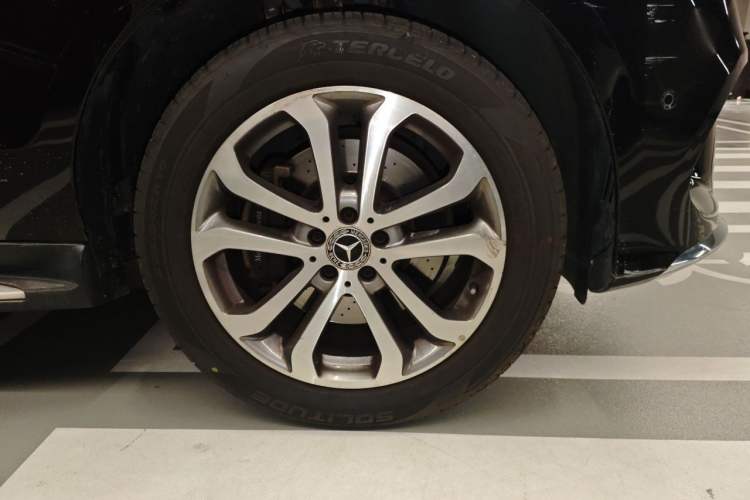 Used Mercedes-Benz GLE 2018 GLE 320 4MATIC Dynamic Edition Collector's Edition Right Front Wheel Hub