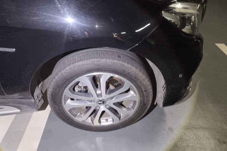 Used Mercedes-Benz GLE 2018 GLE 320 4MATIC Dynamic Edition Collector's Edition Right Front Wheel Hub