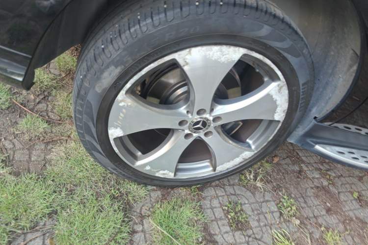 Used Mercedes-Benz GLE 2018 GLE 320 4MATIC Luxury Collection Edition Right Front Wheel Hub