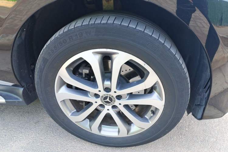 Used Mercedes-Benz GLE 2018 GLE 320 4MATIC Dynamic Edition Collector's Edition Right Front Wheel Hub