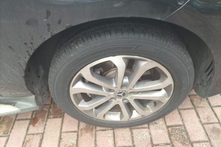 Used Mercedes-Benz GLE 2018 GLE 320 4MATIC Dynamic Edition Collector's Edition Right Front Wheel Hub