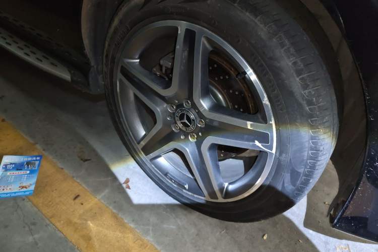 Used Mercedes-Benz GLE 2018 GLE 400 4MATIC Exclusive Edition Right Front Wheel Hub
