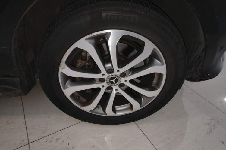 Used Mercedes-Benz GLE 2018 GLE 400 4MATIC Exclusive Edition Right Front Wheel Hub