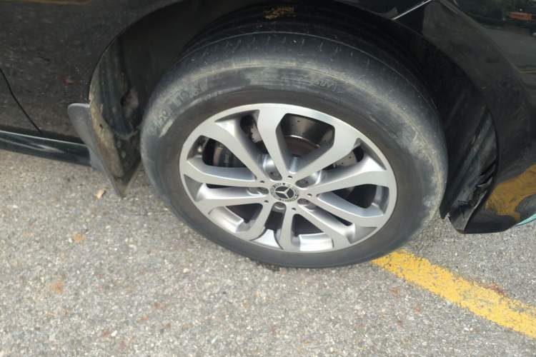 Used Mercedes-Benz GLE 2018 GLE 320 4MATIC Dynamic Edition Collector's Edition Right Front Wheel Hub