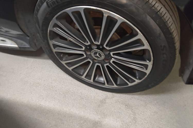 Used Mercedes-Benz GLE 2018 GLE 400 4MATIC Exclusive Edition Right Front Wheel Hub