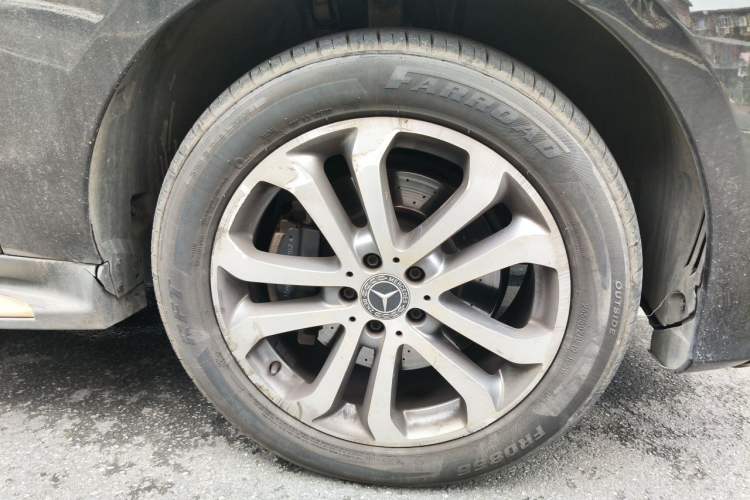 Used Mercedes-Benz GLE 2018 GLE 320 4MATIC Dynamic Edition Collector's Edition Right Front Wheel Hub