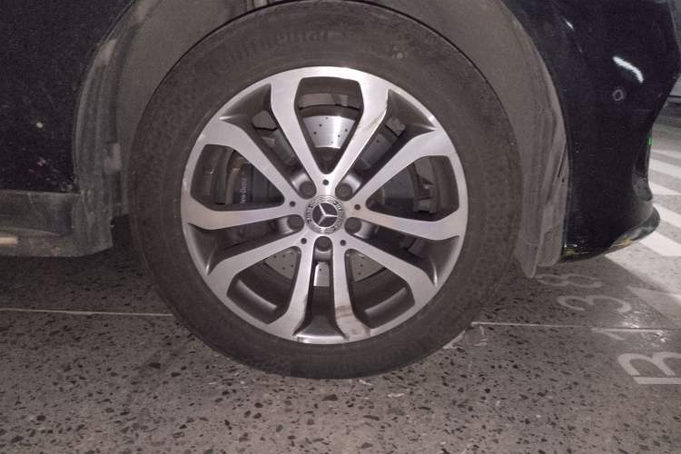 Used Mercedes-Benz GLE 2018 GLE 320 4MATIC Dynamic Edition Collector's Edition Right Front Wheel Hub