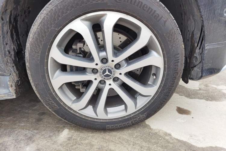 Used Mercedes-Benz GLE 2018 GLE 320 4MATIC Dynamic Edition Collector's Edition Right Front Wheel Hub