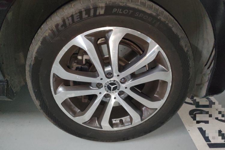 Used Mercedes-Benz GLE 2018 GLE 320 4MATIC Dynamic Edition Collector's Edition Right Front Wheel Hub