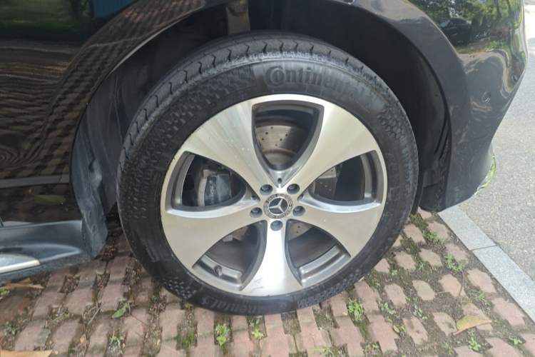 Used Mercedes-Benz GLE 2018 GLE 320 4MATIC Luxury Collection Edition Right Front Wheel Hub