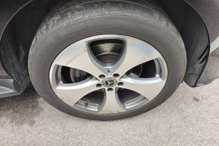 Used Mercedes-Benz GLE 2018 GLE 320 4MATIC Luxury Collection Edition Right Front Wheel Hub