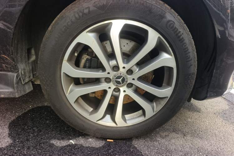 Used Mercedes-Benz GLE 2018 GLE 320 4MATIC Dynamic Edition Collector's Edition Right Front Wheel Hub