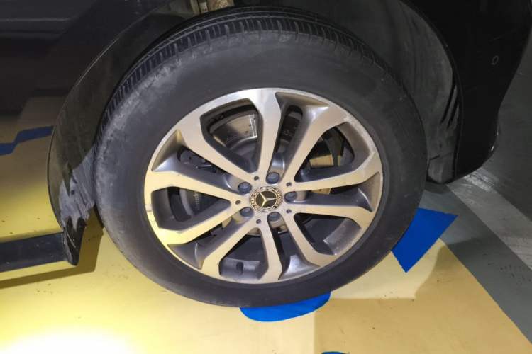 Used Mercedes-Benz GLE 2018 GLE 320 4MATIC Dynamic Edition Collector's Edition Right Front Wheel Hub