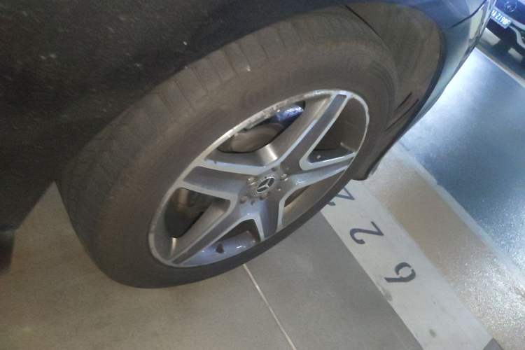 Used Mercedes-Benz GLE 2018 GLE 400 4MATIC Exclusive Edition Right Front Wheel Hub
