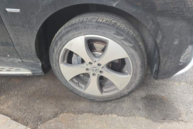 Used Mercedes-Benz GLE 2018 GLE 320 4MATIC Luxury Collection Edition Right Front Wheel Hub