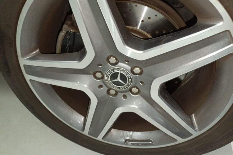 Used Mercedes-Benz GLE 2018 GLE 400 4MATIC Exclusive Edition Right Front Wheel Hub